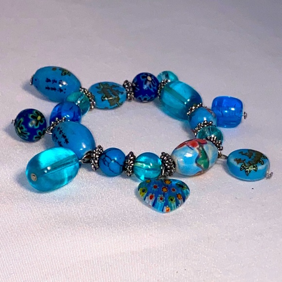 Beaded bracelet designed with turquoise stones and unique glass & worked clay. - Picture 10 of 12